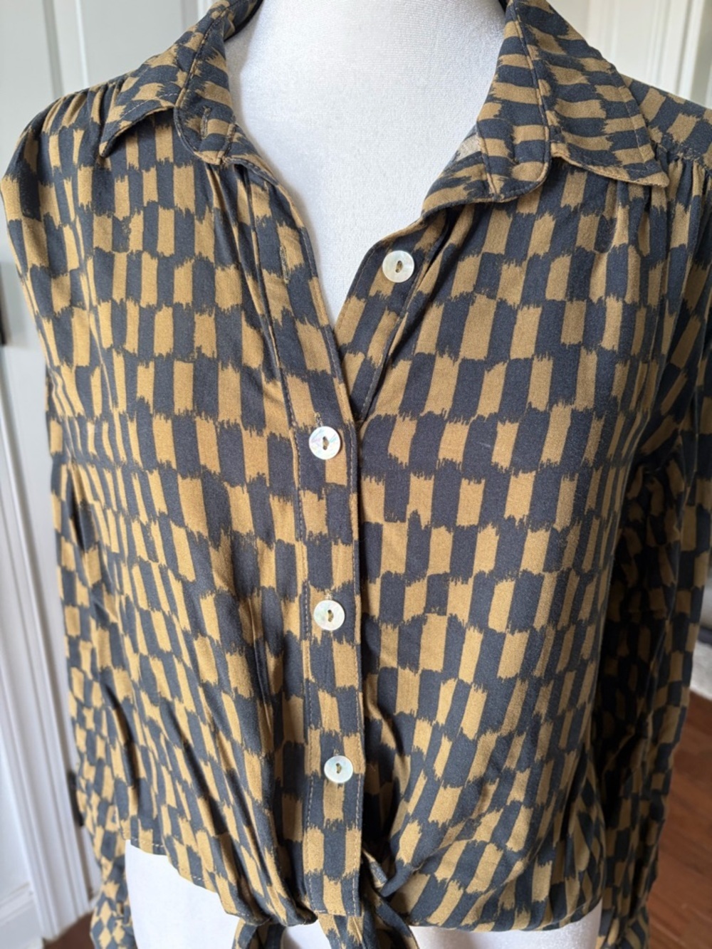 By Together Black and Brown Geometric Tie-Front Button Down Shirt Size Small - Picture 2 of 5